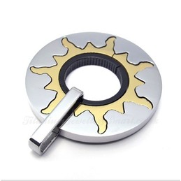 A Ring Titanium Pendant Necklace With Sunflower Pattern (Free Chain)