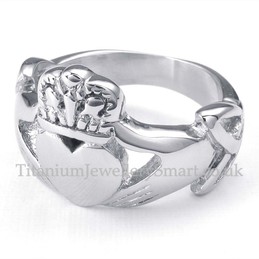 Hands Hugs Up Heart Titanium Ring